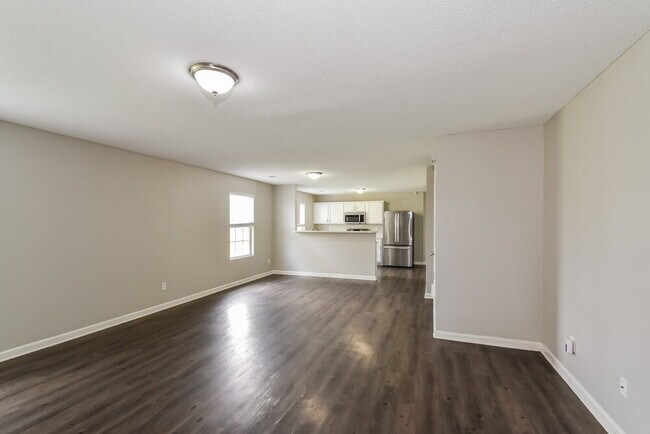 Foto del edificio - 7807 Birdwood Dr