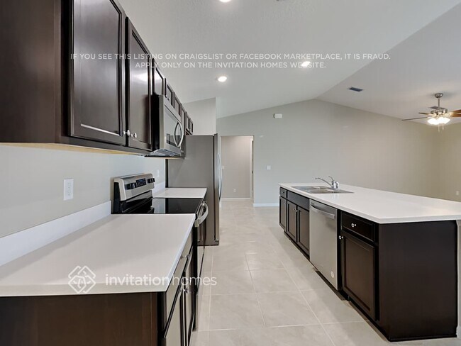 Building Photo - 3150 SW Martin St