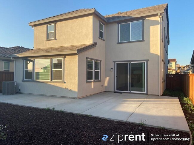 Building Photo - 2432 Middlebury Dr