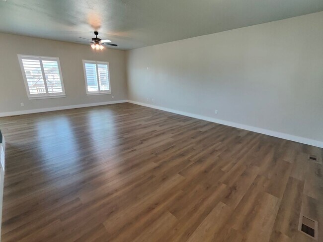 Foto del edificio - Spacious 4 bed/2.5 bath Home!