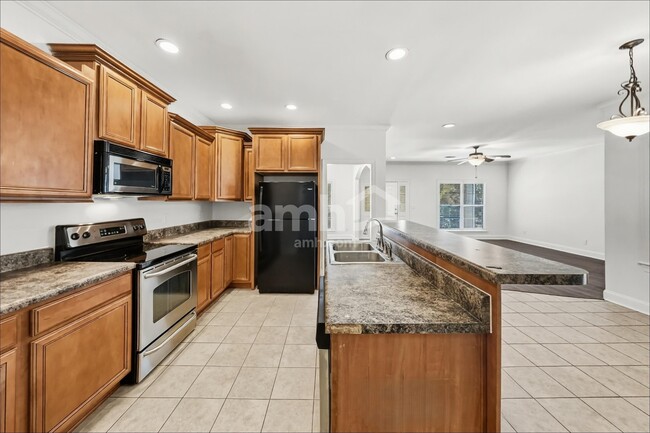 Building Photo - 5966 Armadale Dr