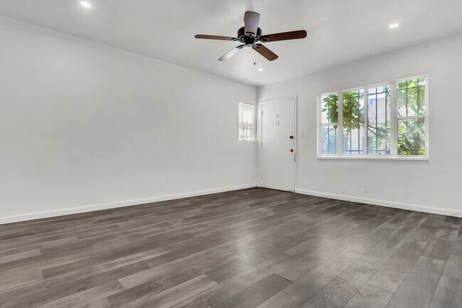 Foto del edificio - 451 E 101st St