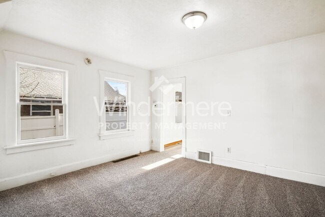 Foto del edificio - 731 W Knox Ave