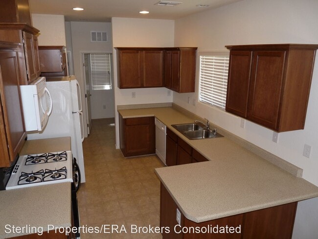 Building Photo - 4 br, 2.5 bath House - 5612 Mercury Spring...