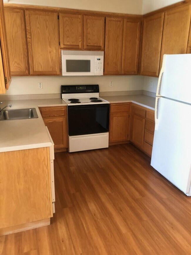 Building Photo - 2 bedroom in Santa Rosa CA 95409