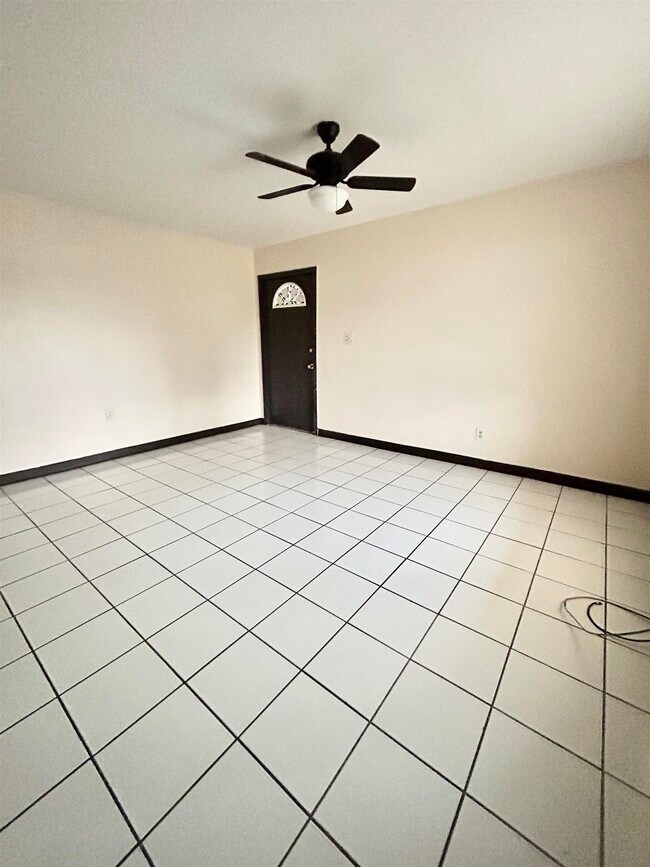 Foto del edificio - 1740 Gladiola Ln