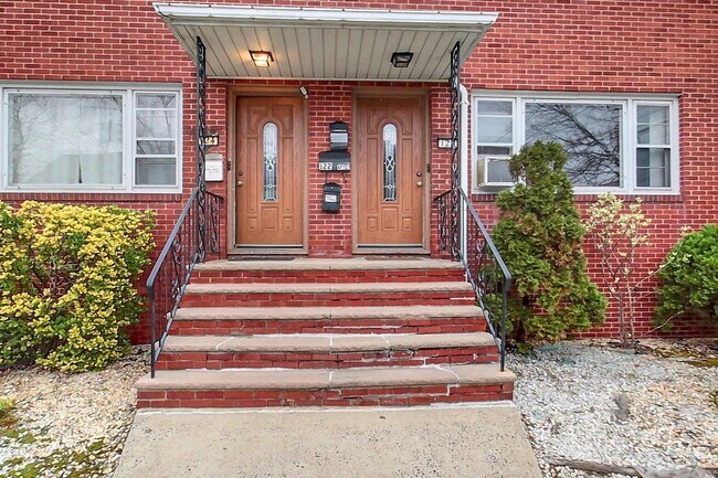 Building Photo - 124 Brighton Ave