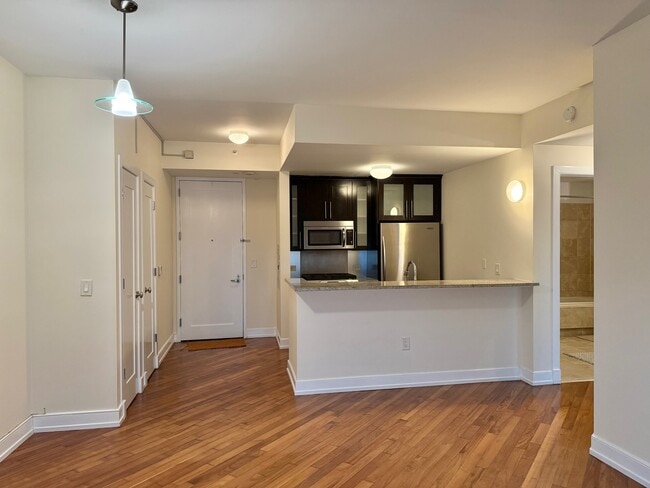 Building Photo - 105 GREENE St