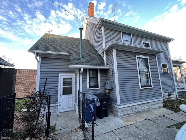 Building Photo - 6 br, 2 bath House - 710 S Main St