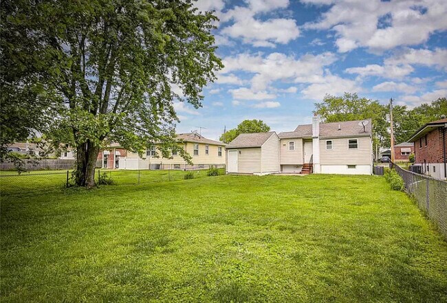 Large Fenced Backyard - 244 W Loretta Ave