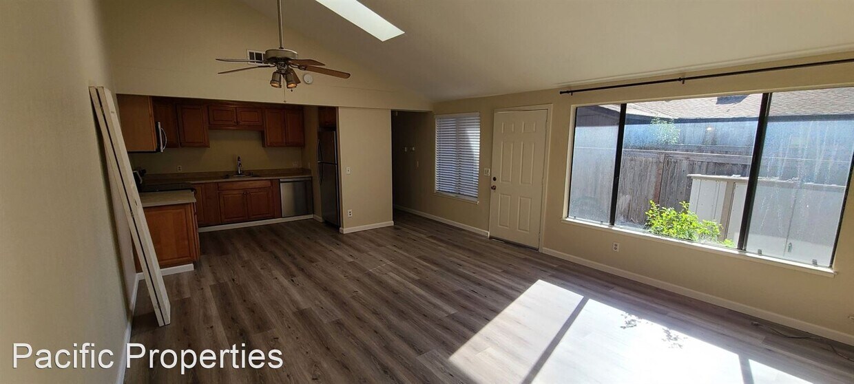 Primary Photo - 3 br, 1 bath House - 850 E. Cotati #4