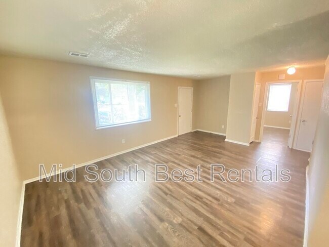 Building Photo - 2882 Montague Ave