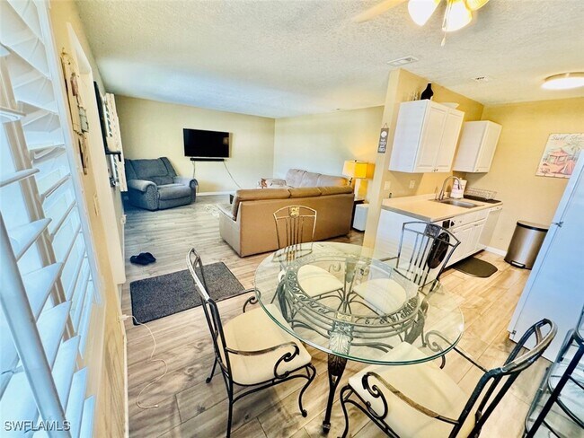 Foto del edificio - 4631 Bayshore Dr