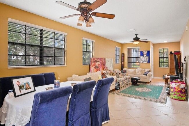 Building Photo - 3 br, 2.5 bath Townhome - 5056 S Astor Cir