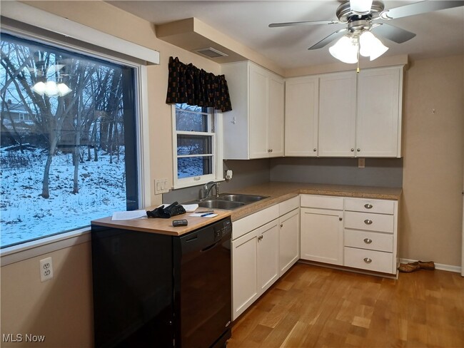 Foto del edificio - 55 Village Blvd