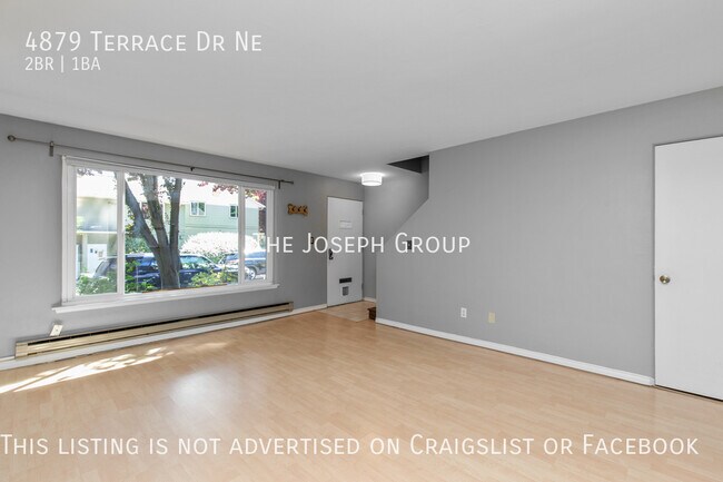 Building Photo - Bright and Cheery 2BD Townhome in Laurelhu...