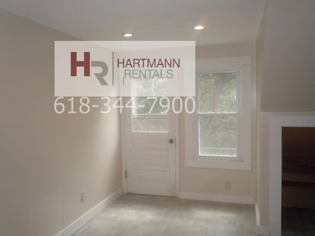 Building Photo - Two Bedroom Home with 2 Baths, Bonus Room and Washer/Dryer Hookups!