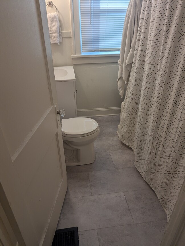 Building Photo - 809 E 52nd St