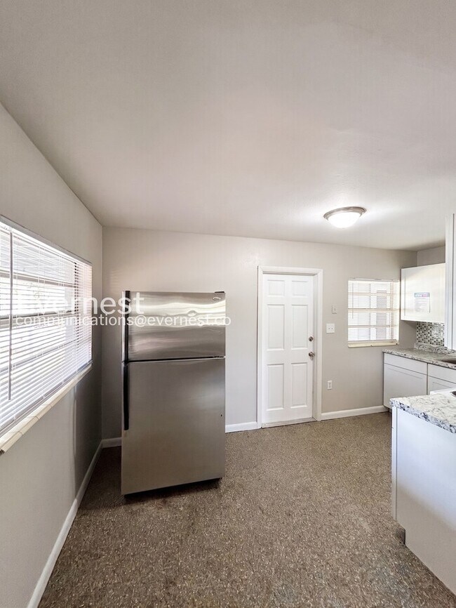 Foto del edificio - 4207 E Sandalwood Cir S