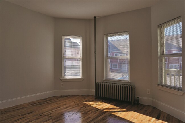 Building Photo - 33 Bradley St