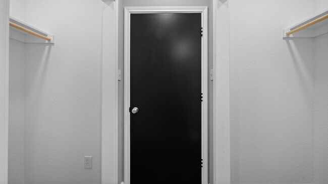 Building Photo - 5242 Greylog Dr