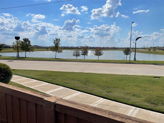 Foto del edificio - 7206 Highland Chase Dr