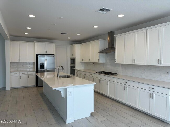 Foto del edificio - 40562 W Michaels Dr