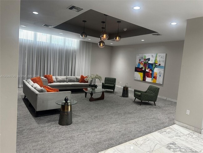 Foto del edificio - 9225 Collins Ave