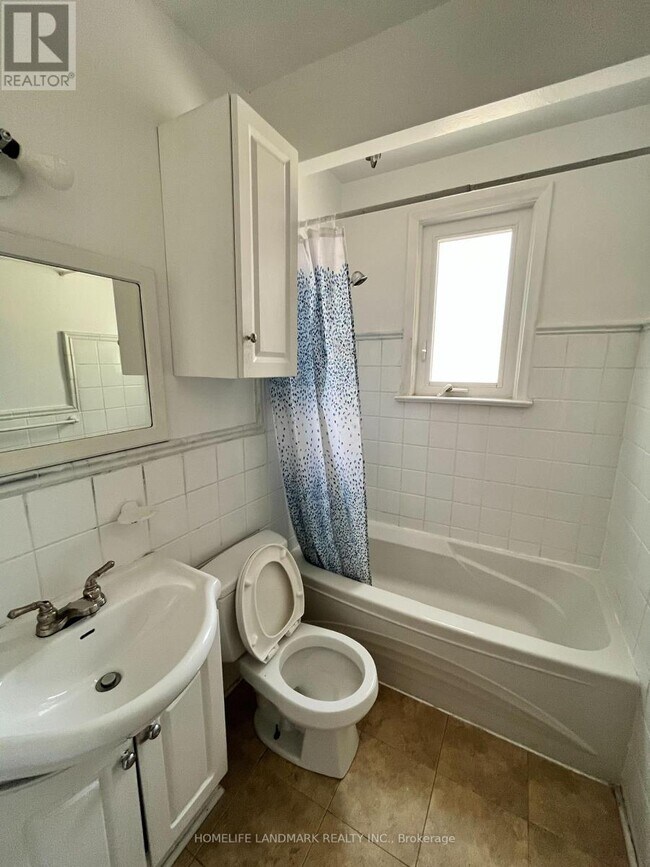 Building Photo - 61 Rockport Crescent