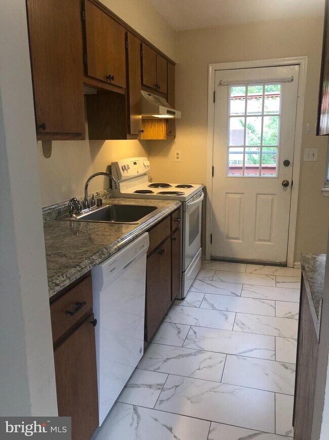Foto del edificio - 2347 Dartmouth Ln