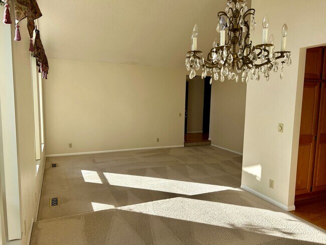 Building Photo - Lynnwood Home
