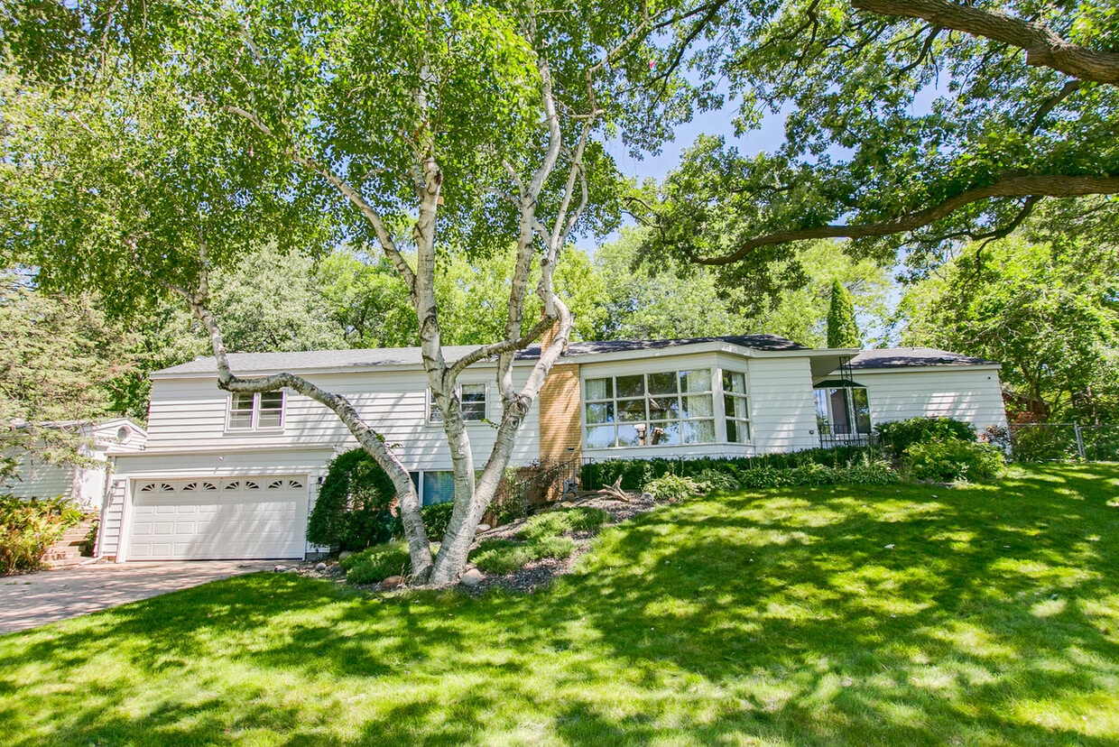 Foto principal - 3300 Lee Ave N