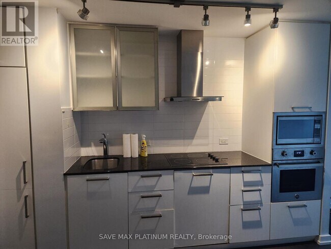 Building Photo - 12 York St