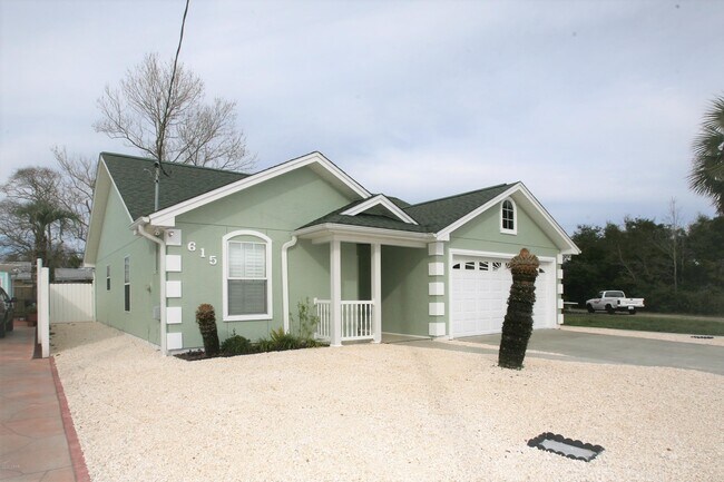 Foto del edificio - 615 Poinsettia Ct