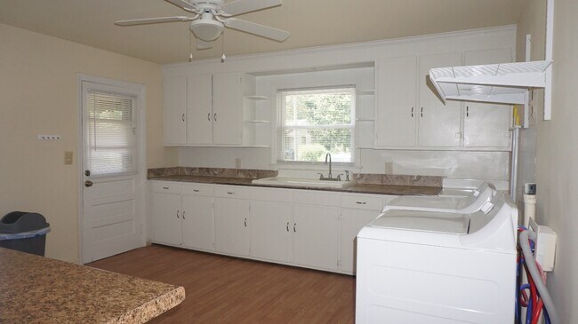 Building Photo - 5103 Catalpa Rd
