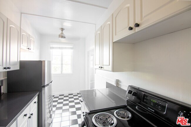 Foto del edificio - 1201 N Crescent Heights Blvd