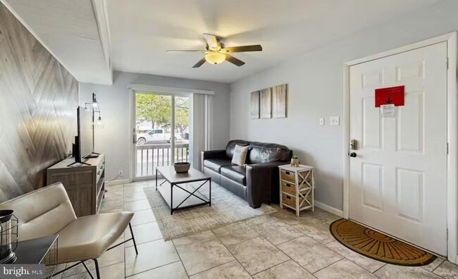 Building Photo - 105 Jamestown Rd