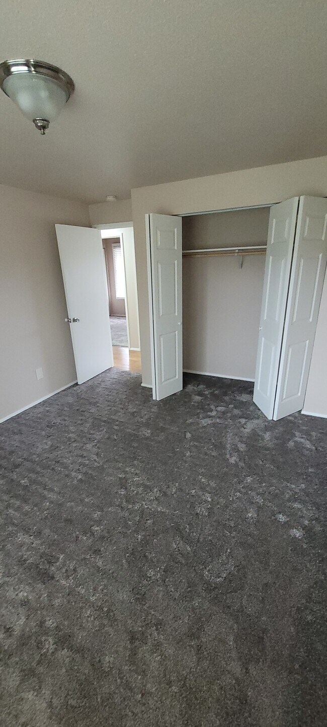 Foto del edificio - 2091 NE Liberty Ave