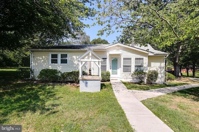 Building Photo - 10410 Shady Acres Ln