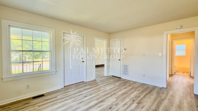 Building Photo - 1512 Andover Ave