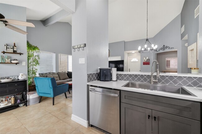 Building Photo - 18530 Trail Bend Ln