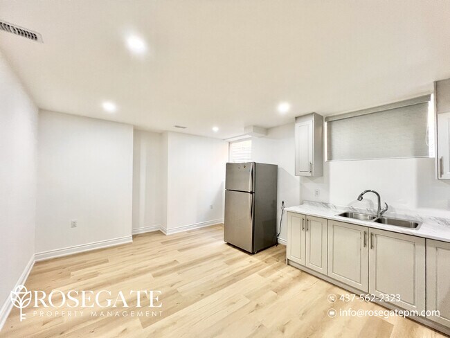 Photo du bâtiment - Newly Renovated 2-Bedroom Apartment with M...