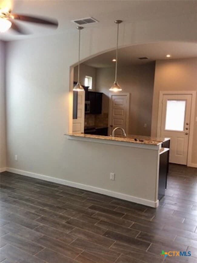 Building Photo - 562 Creekside Frst