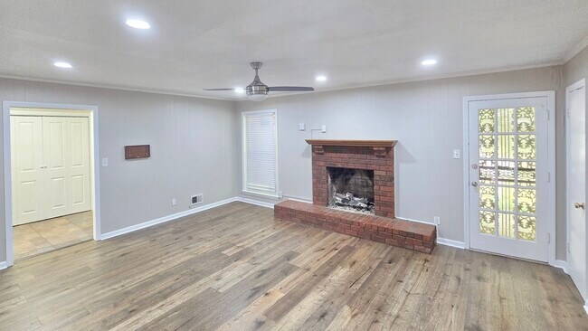 Building Photo - 3068 S Mendenhall Rd