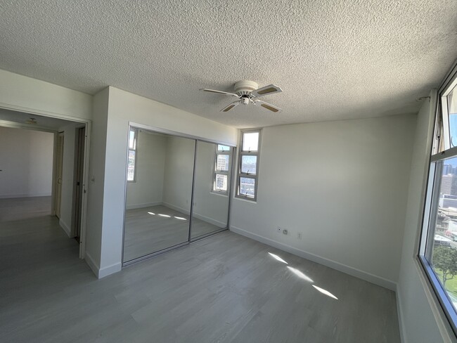 Building Photo - 1448 Young St