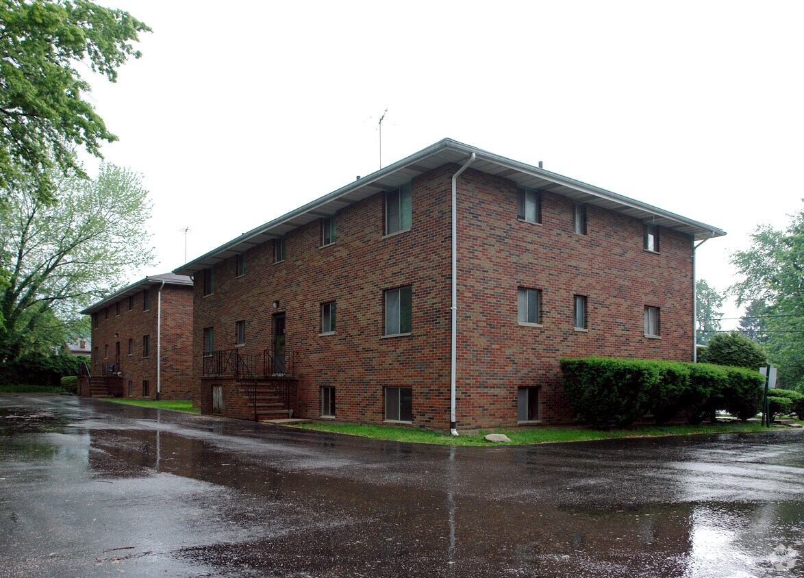Building Photo - 386 N Main St