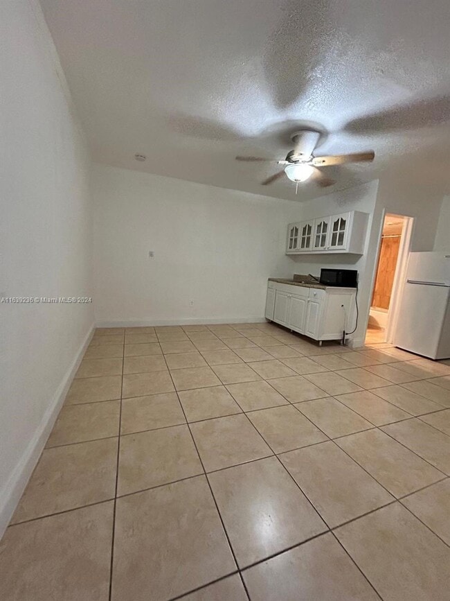 Building Photo - 3085 NW Flagler Terrace