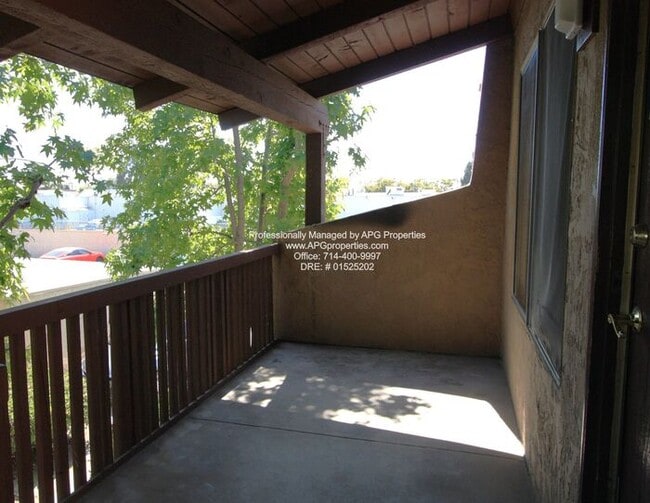 Building Photo - 1 Bedroom 1 bathroom upstairs condo in the...