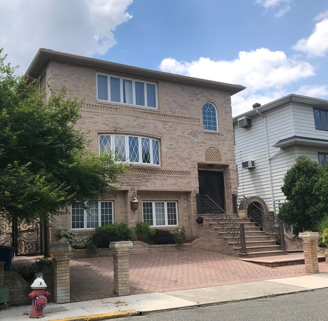 305 Paulanne Terrace Unit 1, Secaucus, NJ 07094 Apartments in