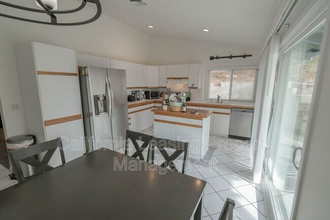 Building Photo - 27412 Garza Dr